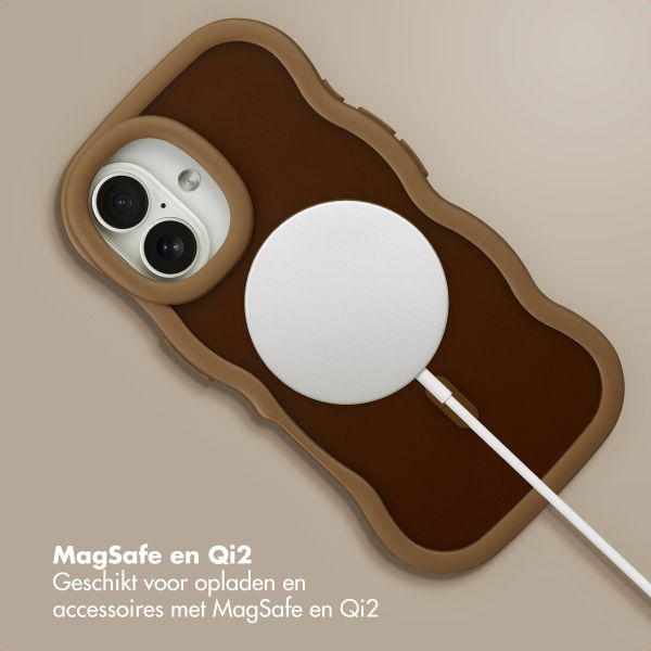 Selencia Wavy Backcover met MagSafe Apple iPhone 16 - Mocha Brown