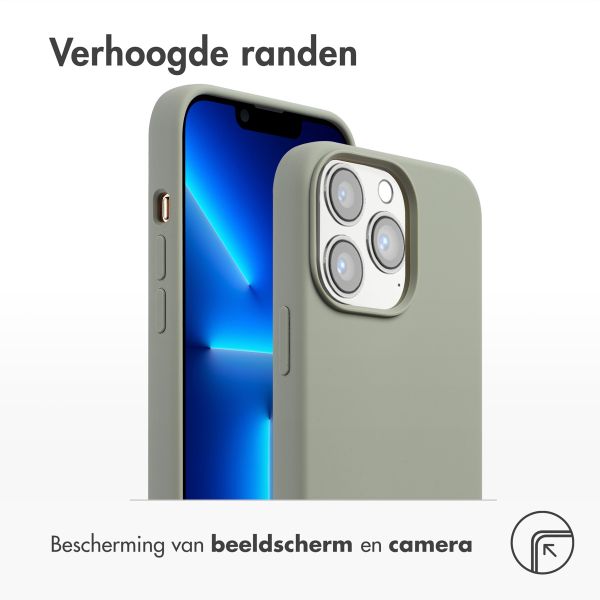 Accezz Liquid Silicone Backcover met MagSafe Apple iPhone 13 Pro - Cooper Green