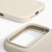 iDeal of Sweden Silicone Case met MagSafe Apple iPhone 17 Pro Max - Cloud Dancer