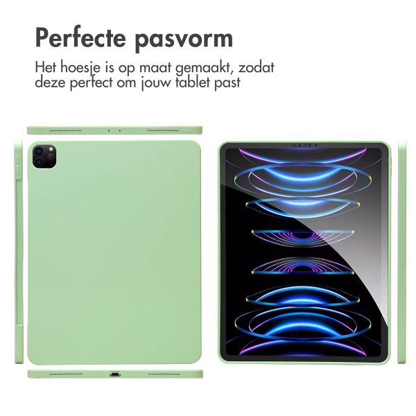 Accezz Liquid Silicone Backcover met penhouder iPad Pro 12.9 (2022) / Pro 12.9 (2021) / Pro 12.9 (2020) - Lichtgroen