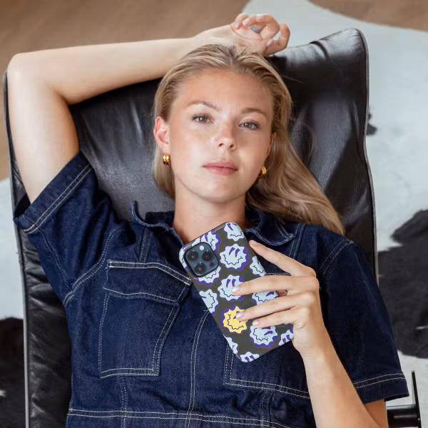 Selencia Vivid Backcover met MagSafe Apple iPhone 15 Pro - Wavy Smiley Green