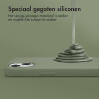 Accezz Liquid Silicone Backcover met MagSafe iPhone 15 Pro - Cooper Green
