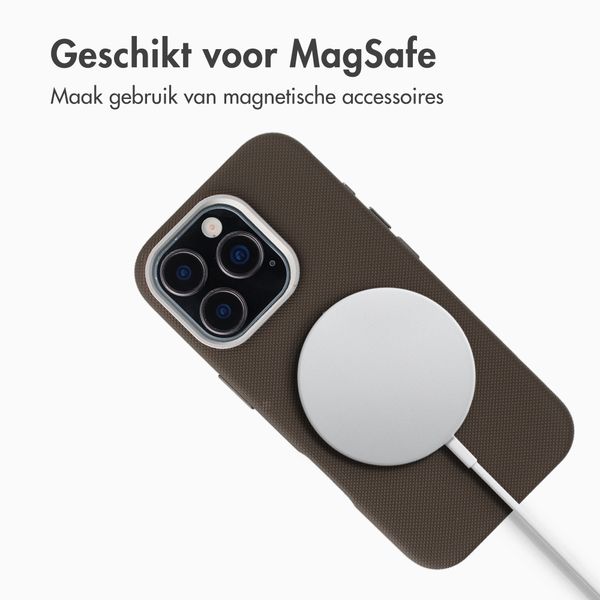 Accezz Mesh Backcover met MagSafe Apple iPhone 16 Pro - Bruin