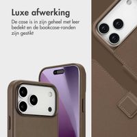 Accezz Leather Bookcase 2-in-1 met MagSafe Apple iPhone 17 Pro Max - Coffee Brown