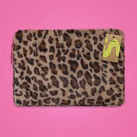 imoshion Fluffy Laptop hoes 13-14 inch - Laptopsleeve - Leopard Pink