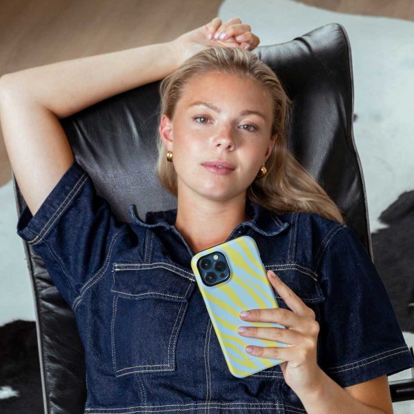 Selencia Vivid Backcover met MagSafe Apple iPhone 15 Pro - Zebra Winter Sky Titanium Yellow