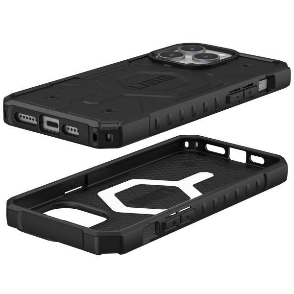 UAG Pathfinder Backcover MagSafe Apple iPhone 15 Pro Max - Zwart