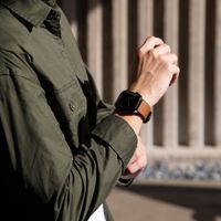 Uniq Straden Waterproof leren bandje Apple Watch Series 1 t/m 11 / SE / Ultra (44/45/46/49 mm) - Toffee