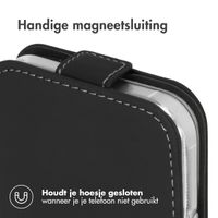 Accezz Flipcase Apple iPhone 12 (Pro) - Zwart