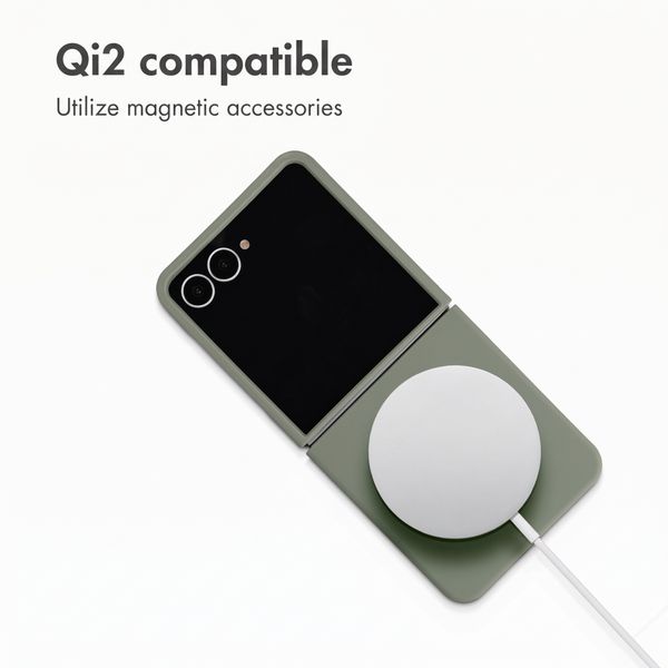Accezz Liquid Silicone Case with MagSafe Samsung Galaxy Z Flip 8 - Cooper Green