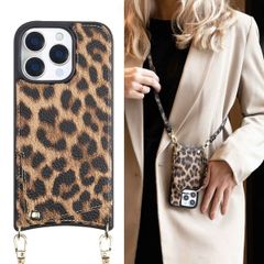 Selencia Nova Backcover met koord en pashouder iPhone 16 Pro - Leopard