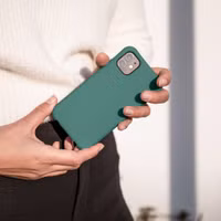 imoshion Color Backcover met afneembaar koord met MagSafe Apple iPhone 17 - Donkergroen