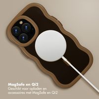 Selencia Wavy Backcover met MagSafe Apple iPhone 13 Pro - Mocha Brown