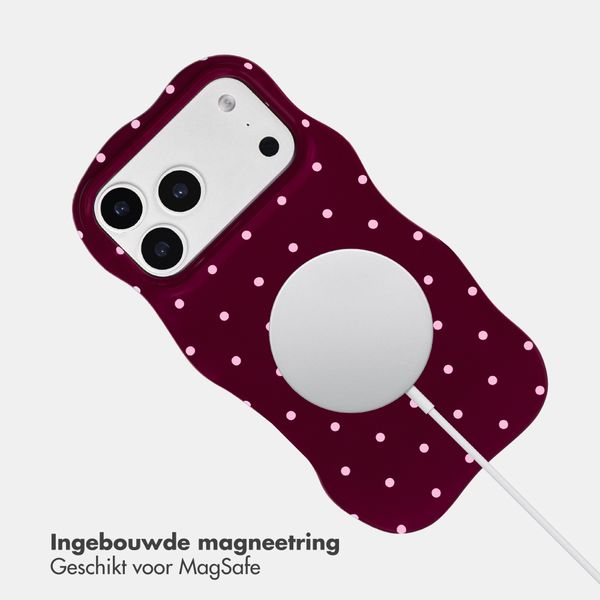 Selencia Vivid Wavy Backcover met MagSafe Apple iPhone 17 Pro Max - Happy Dots Burgundy