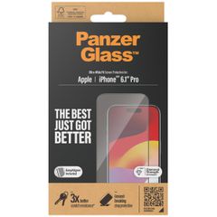PanzerGlass Ultra-Wide Fit Anti-Bacterial Screenprotector incl. applicator Apple iPhone 15 Pro