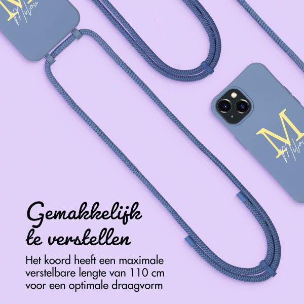 Gepersonaliseerd Color Backcover MagSafe met afneembaar koord en letter  iPhone 15 - Ash Blue