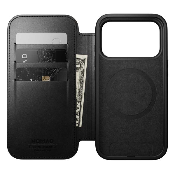 Nomad Modern Horween Leather Folio Bookcase met MagSafe Apple iPhone 17 Pro - Zwart