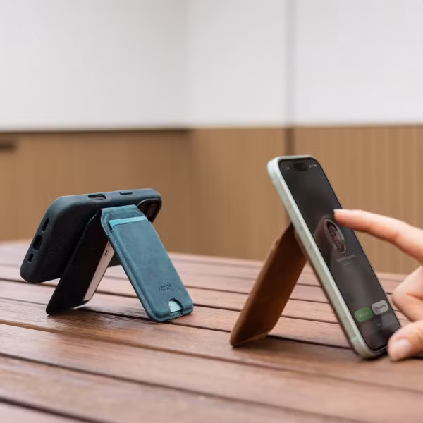 Accezz Vintage Leather MagSafe Kaarthouder met Standaard - Smokey Green