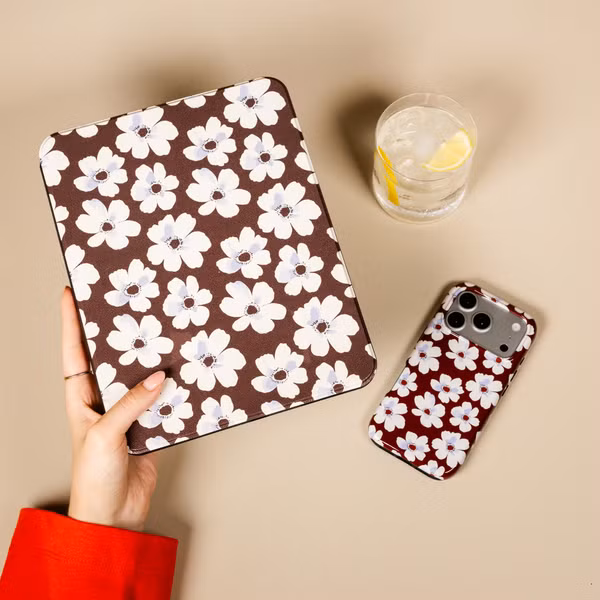 Selencia Vivid Tablet Case Apple iPad Air 11 inch (2026) M4 / (2025) M3 / (2024) M2 / Air 5 (2022) / Air 4 (2020) - Choco Flower Pop