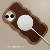 Selencia Wavy Backcover met MagSafe Apple iPhone 14 / 13 - Mocha Brown