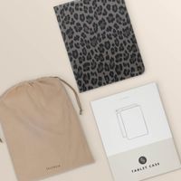 Selencia Sabi Bookcase met panterprint Apple iPad 11 (2025) 11 inch A16 / iPad 10 (2022) 10.9 inch - Midnight Black