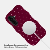 Selencia Vivid Wavy Backcover met MagSafe Samsung Galaxy A37 (5G) - Happy Dots Burgundy