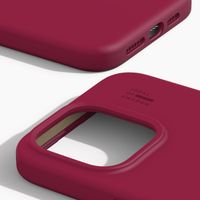 iDeal of Sweden Silicone Case iPhone 15 Pro Max - Cranberry