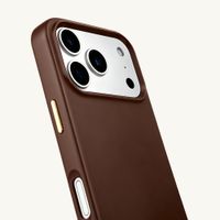 Selencia Rivièra MagSafe Backcover met afneembare haakjes Apple iPhone 17 Pro - Choco Brown
