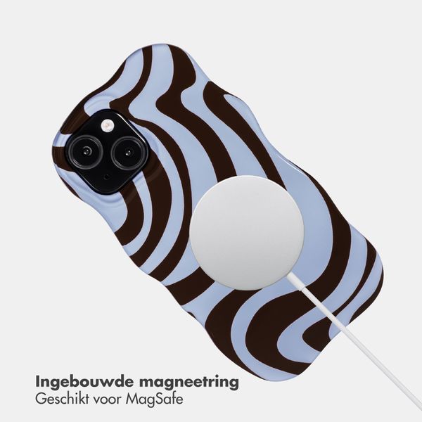 Selencia Vivid Wavy Backcover met MagSafe Apple iPhone 15 - Dream Swirl Chocolate
