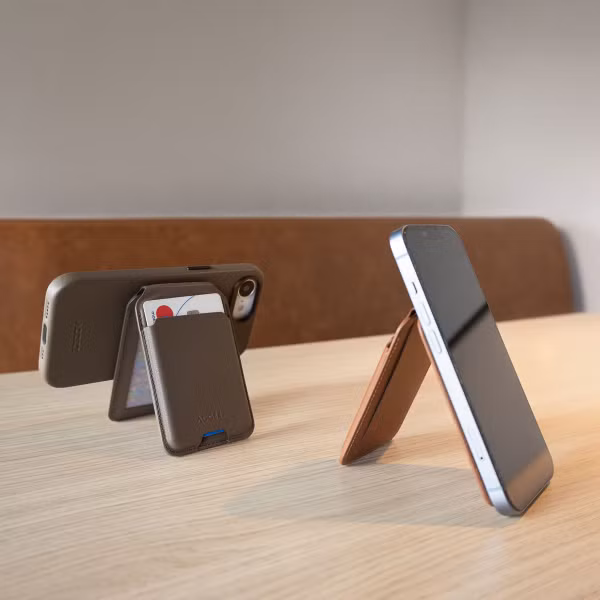 Accezz Leren Wallet met standaard - Geschikt voor MagSafe en Qi2 - Coffee Brown