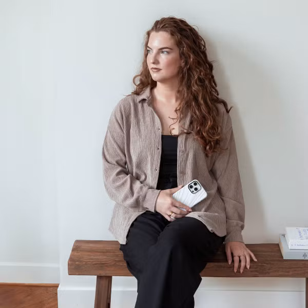 Selencia Vivid Backcover met MagSafe Apple iPhone 15 Pro - Nature Light Brown