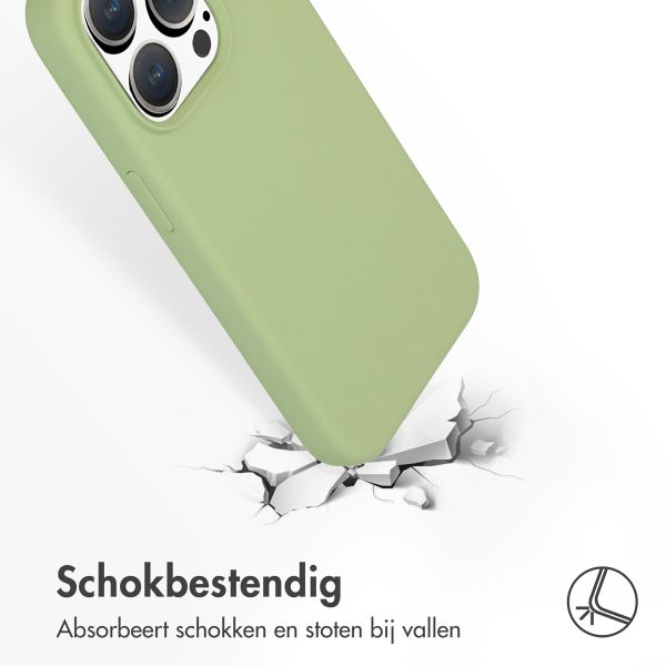 Accezz Liquid Silicone Backcover met MagSafe Apple iPhone 15 Pro - Groen