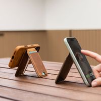 Accezz Vintage Leather MagSafe Kaarthouder met Standaard - Tobacco Cognac