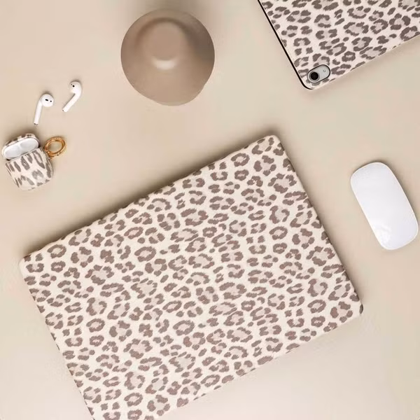 Selencia Sabi Laptop Cover Panterprint Apple MacBook Pro 14 inch (2021 / 2023 M3 chip / 2024 M4 chip / 2025 M5 chip) - Soft Ivory