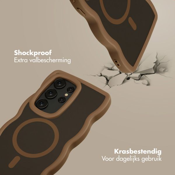 Selencia Wavy Backcover met MagSafe Samsung Galaxy S24 Ultra - Mocha Brown