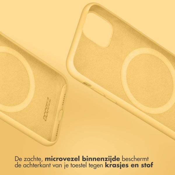 Accezz Liquid Silicone Backcover met MagSafe Apple iPhone 14 Pro Max - Geel