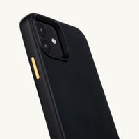 Selencia Rivièra MagSafe Backcover met afneembare haakjes iPhone 12 / 12 Pro - Velvet Black