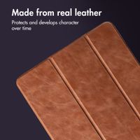 Accezz Leather Trifold Bookcase Apple iPad Pro 13 (2025) M5 / (2024) M4 - Cognac