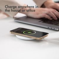 Accezz Qi Soft Touch Wireless Charger iPhone 13 Pro Max - Draadloze oplader - 10 Watt - Wit