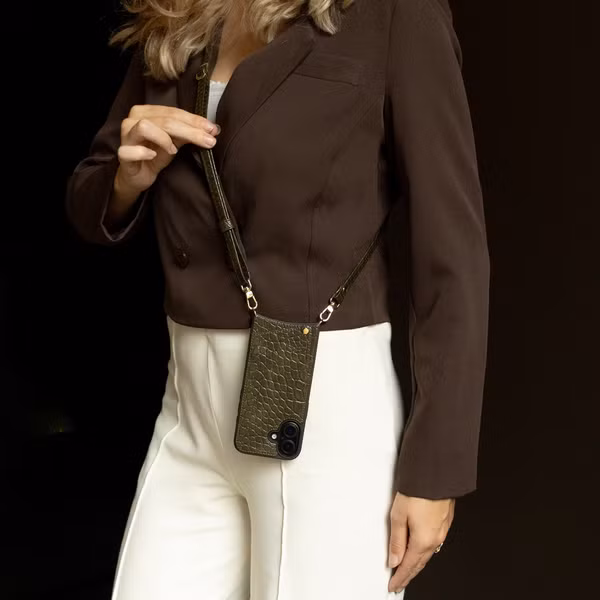 Selencia Nova Croco Telefoonhoes met Koord en Pashouder Samsung Galaxy S24 / S25 - Dark Olive