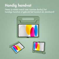 imoshion Kidspakket | Kidsproof backcover voor de Apple iPad 11 (2025) 11 inch A16 / iPad 10 (2022) 10.9 inch + Kinderkoptelefoon met draad + Reistafel - Groen
