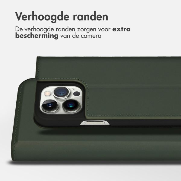 Accezz Premium Leather Slim Bookcase iPhone 14 Pro Max - Groen