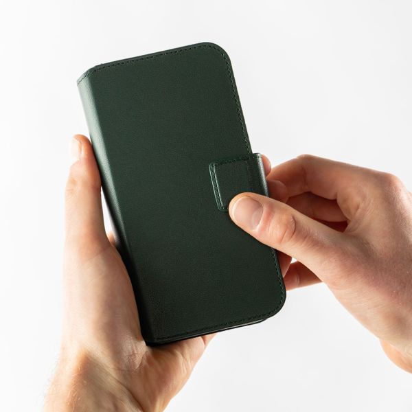 Accezz 2-in-1 Leather Bookcase with MagSafe Apple iPhone 17 Pro Max - Cedar Green