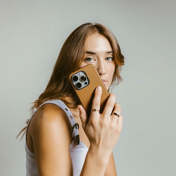 Nomad Modern Leather Case met MagSafe Apple iPhone 16 Pro Max - English Tan