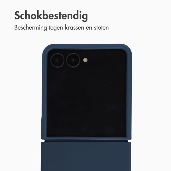 Accezz Liquid Silicone Backcover met MagSafe Samsung Galaxy Z Flip 8 - Donkerblauw