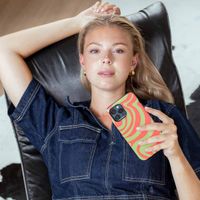 Selencia Vivid Backcover met MagSafe Apple iPhone 14 - Wavy Swirl Orange Fern