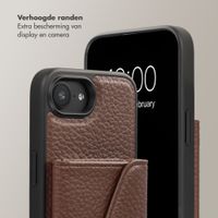 Selencia Sera Telefoonhoes met Koord en Envelop Pashouder Apple iPhone 17e / 16e - Chocolate Brown