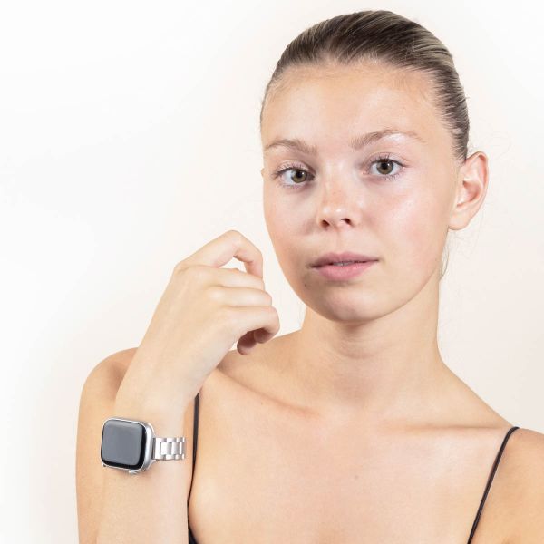 Selencia Slim Steel schakelbandje Apple Watch Series 1 t/m 9 / SE (38/40/41 mm) | Series 10 / 11 (42 mm) - Sterrenlicht