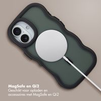 Selencia Wavy Backcover met MagSafe Apple iPhone 16 - Zwart