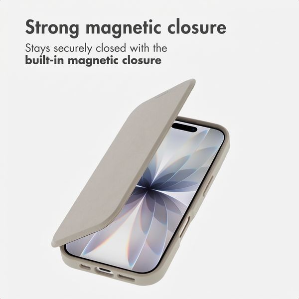 imoshion Transparent Bookcase with MagSafe Apple iPhone 17 - Beige